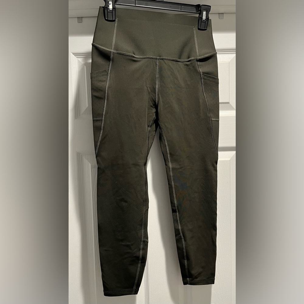 GapFit sculpt 7/8 leggings, olive green, size medium
